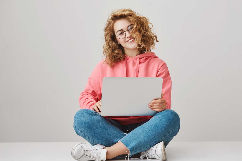 woman-using-laptop